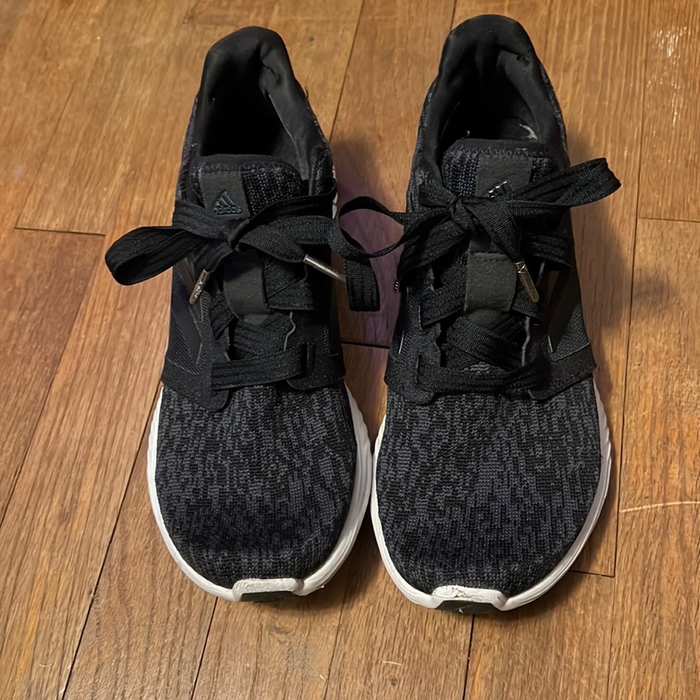 Black ADIDAS edge luxe